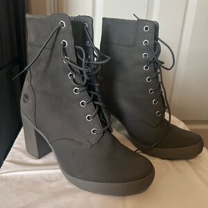 Timberland Women's Gray suede Lace-Up Ankle Boots